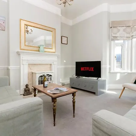 Appartement Spacious 3 Bed In *
