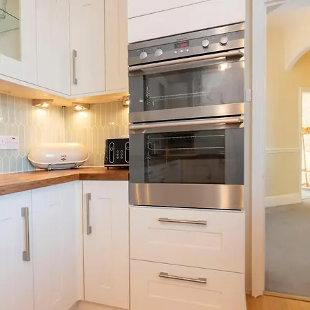 Spacious 3 Bed In Appartement *