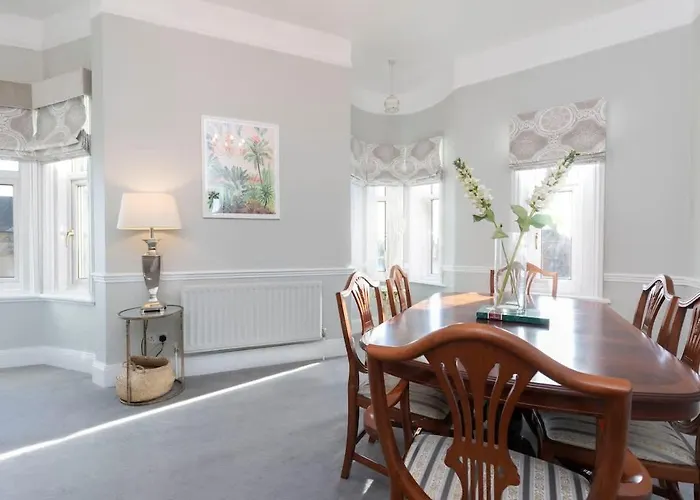 Spacious 3 Bed In Διαμέρισμα