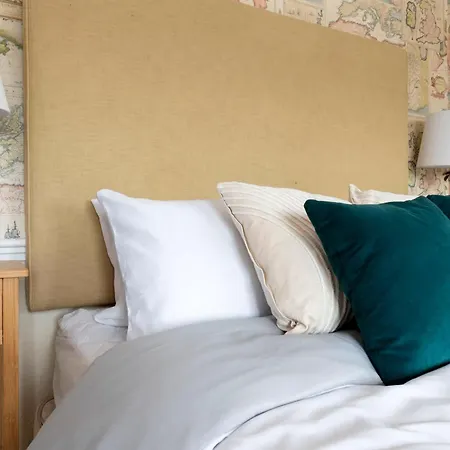 Spacious 3 Bed In Apartment *