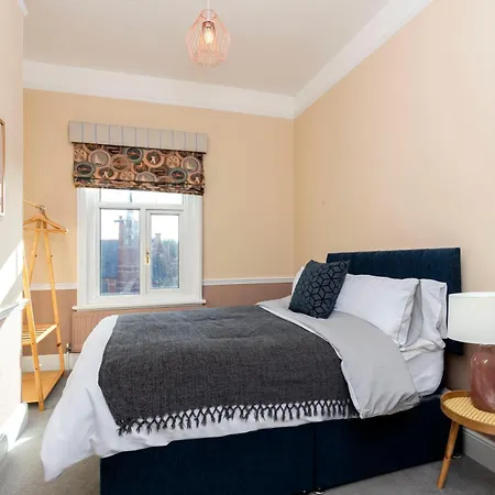 Apartment Spacious 3 Bed In *