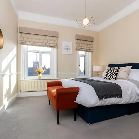 Spacious 3 Bed In Apartment