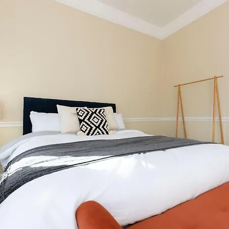 Spacious 3 Bed In アパート *