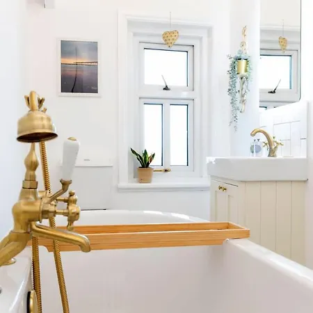 アパート Spacious 3 Bed In