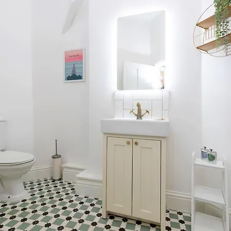 Spacious 3 Bed In * 솔트번바이더씨